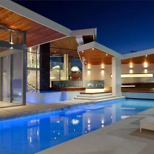 Villa Racquet Retreat By Secret Destinations- Short Walk To Hastings Street, Noosa Heads